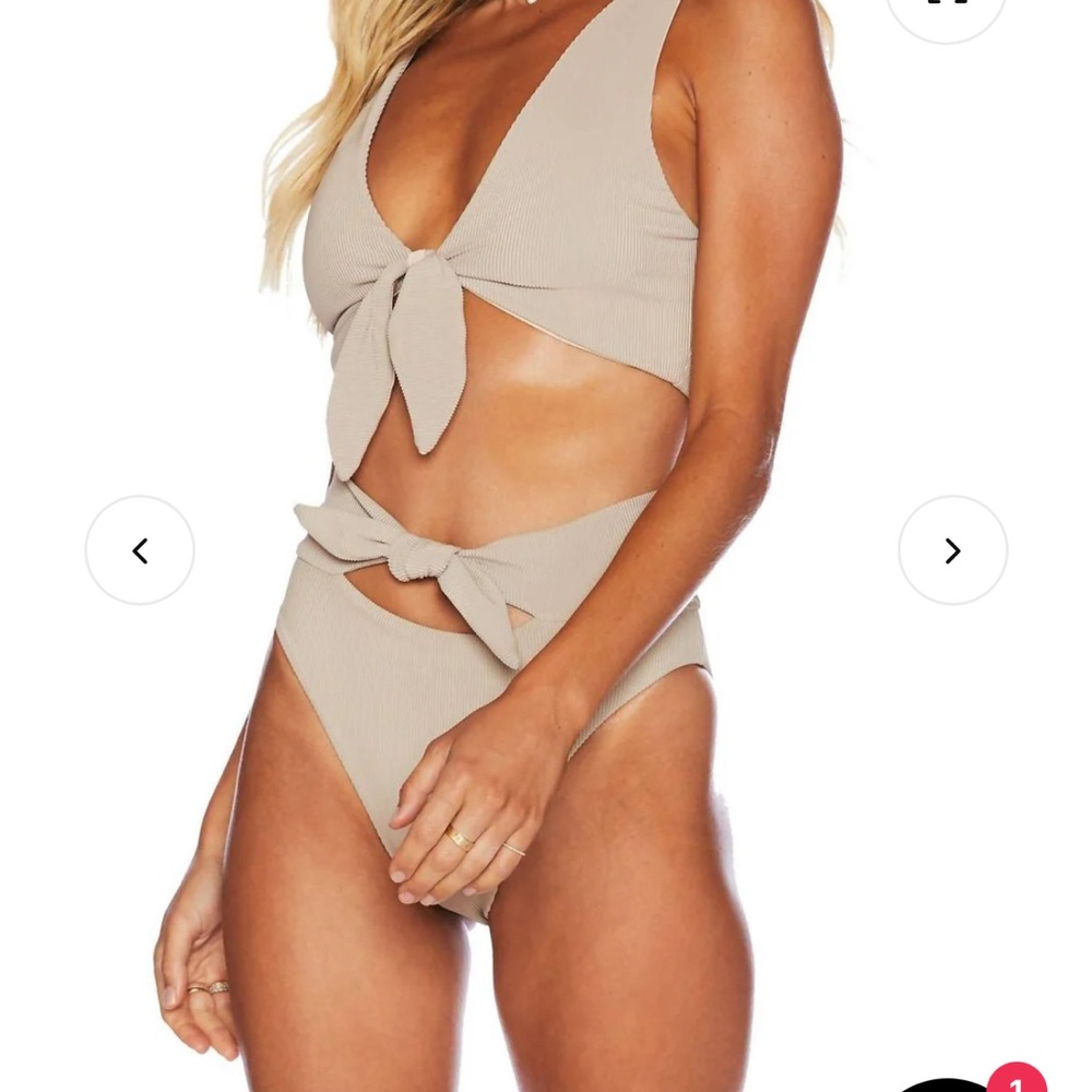 NWOT Beach Riot Dallas Bottom